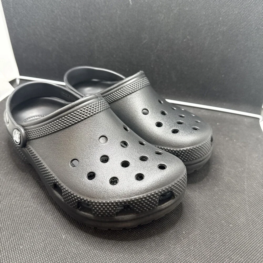 Unisex Youth Boys Girls Crocs Classic Clogs 206991 Black Size 2Y- UZB72 - Picture 2 of 15